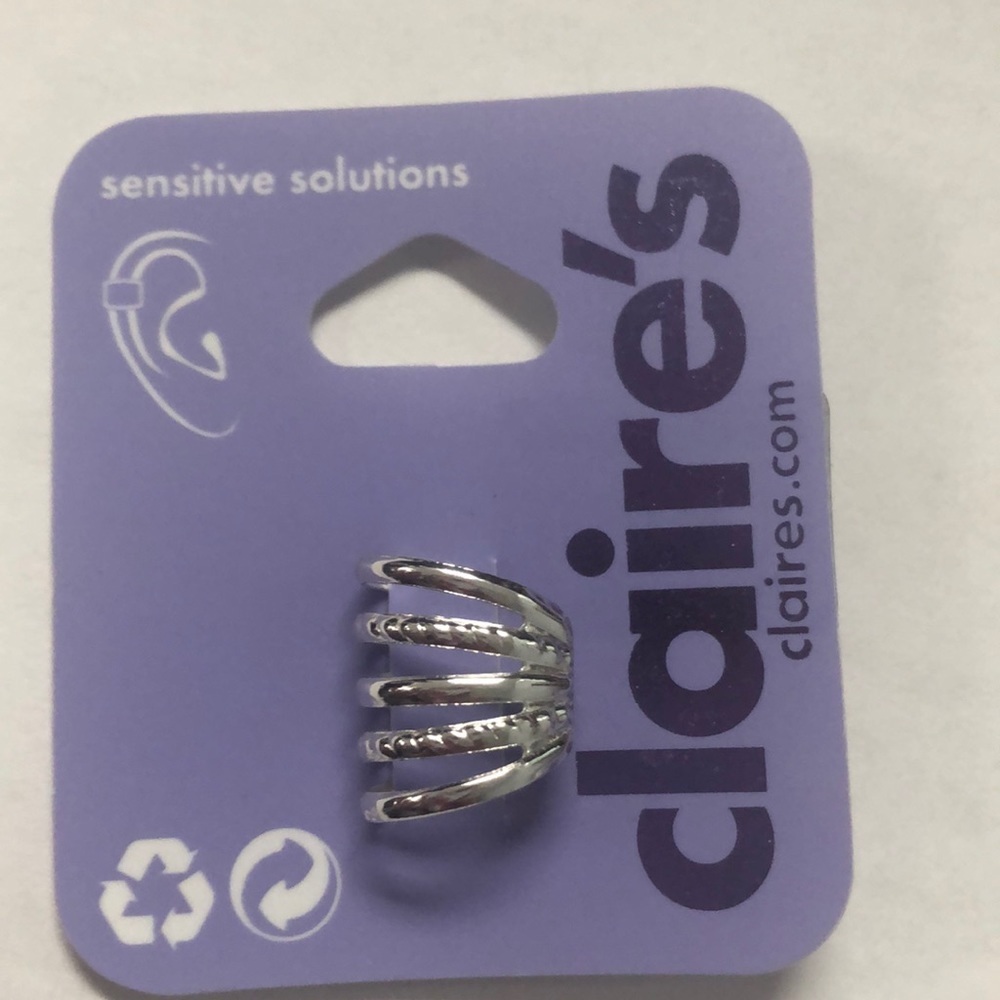 Claire’s sensitive solutions ear cuff in silver